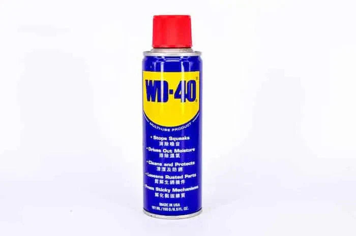 Leštenie svetlometov pomocou WD-40: Mýtus alebo realita?